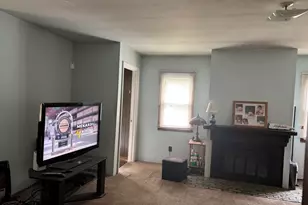 714 S Walnut Ave, Freeport, IL 61032 - Photo 2