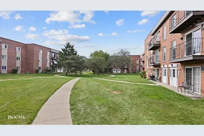 135 W Elk Trail #135, Carol Stream, IL 60188 - Photo 2