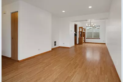 1127 Ashbrook Drive, Mundelein, IL 60060 - Photo 6