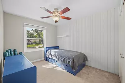 10 Canterbury Court, Streamwood, IL 60107 - Photo 16