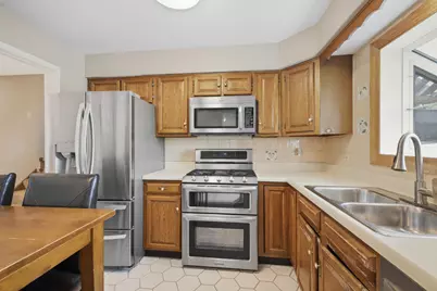 10 Canterbury Court, Streamwood, IL 60107 - Photo 8