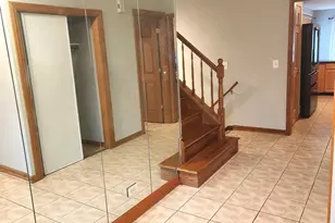 12 Mill Pond Dr, Glendale Heights, IL 60139 - Photo 4
