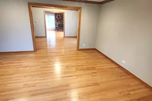 12 Mill Pond Dr, Glendale Heights, IL 60139 - Photo 8