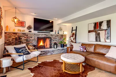 2042 S Goebbert Road, Arlington Heights, IL 60005 - Photo 4