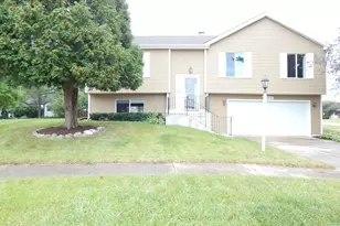 902 Garden Cir, Streamwood, IL 60107 - Photo 1