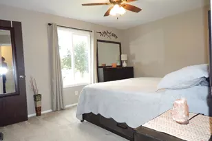 902 Garden Cir, Streamwood, IL 60107 - Photo 8