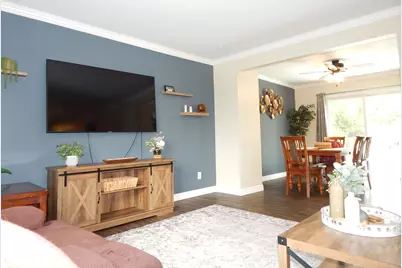 902 Garden Circle, Streamwood, IL 60107 - Photo 2