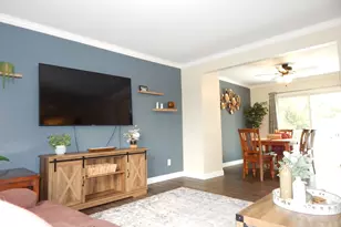 902 Garden Cir, Streamwood, IL 60107 - Photo 2
