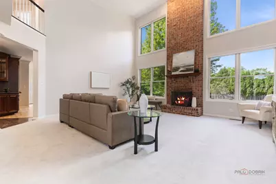 818 W Lukas Avenue, Palatine, IL 60067 - Photo 8
