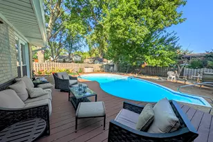 910 E Cherry Ln, Arlington Heights, IL 60004 - Photo 2