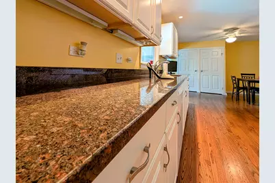 910 E Cherry Lane, Arlington Heights, IL 60004 - Photo 8