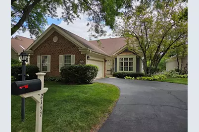 2157 N Lake Shore Circle, Arlington Heights, IL 60004 - Photo 2