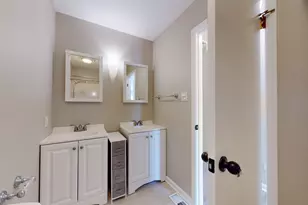 115 Princeton St, Hoffman Estates, IL 60169 - Photo 4