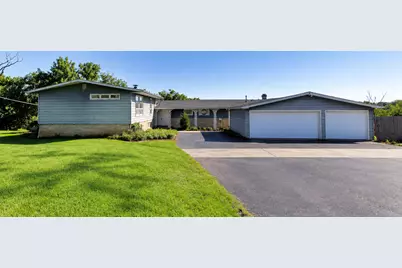 24072 W Hawthorne Lane, Antioch, IL 60002 - Photo 1