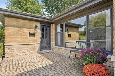 17 Golf Avenue, Clarendon Hills, IL 60514 - Photo 2