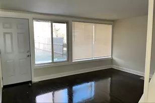 113 E 37th Pl, Chicago, IL 60653 - Photo 2