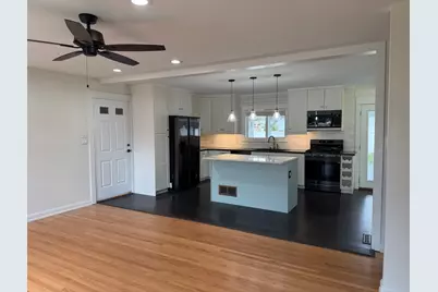 303 Lee Court, Crystal Lake, IL 60014 - Photo 4