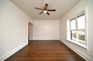 959 E 61st St, Chicago, IL 60637 - Photo 4