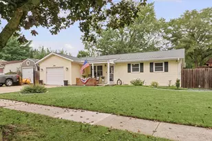 2201 Clover Ln, Champaign, IL 61821 - Photo 2
