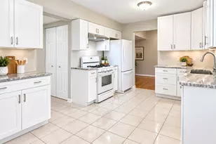 800 Stanford Ln, Carol Stream, IL 60188 - Photo 4