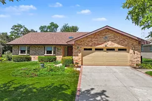 254 Wood Glen Ln, Oak Brook, IL 60523 - Photo 1