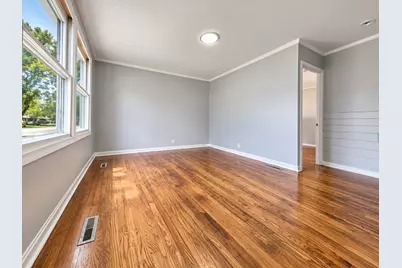 63 Sparrow Road, Carpentersville, IL 60110 - Photo 2
