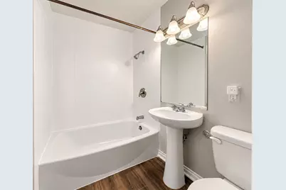 63 Sparrow Road, Carpentersville, IL 60110 - Photo 8