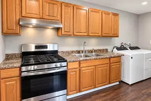 63 Sparrow Rd, Carpentersville, IL 60110 - Photo 4