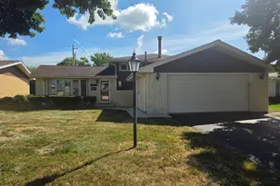 10715 S Nordica Ave, Worth, IL 60482 - Photo 1