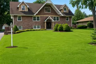 9S711 Brookbank Rd, Willowbrook, IL 60527 - Photo 1