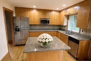 9S711 Brookbank Rd, Willowbrook, IL 60527 - Photo 6