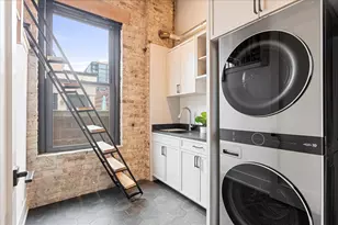 368 W Huron St, Chicago, IL 60654 - Photo 32