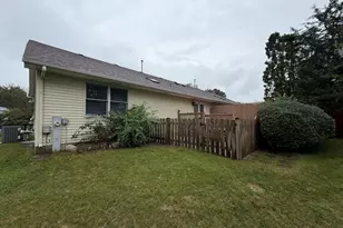 17 Pine Ct, South Elgin, IL 60177 - Photo 10