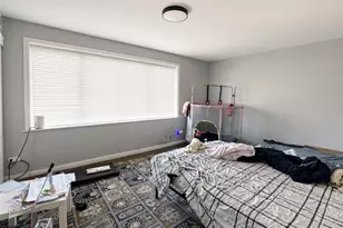 3338 W Bryn Mawr Ave, Chicago, IL 60659 - Photo 8