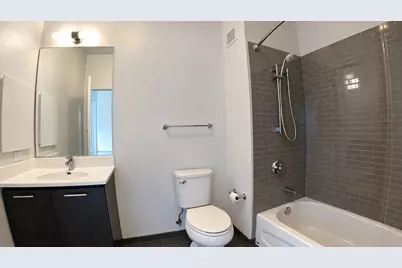 637 N Wells Street #3714, Chicago, IL 60654 - Photo 18