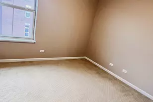 742 Summit Ln, Vernon Hills, IL 60061 - Photo 10