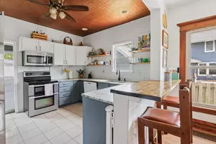 1104 W Washington St, Champaign, IL 61821 - Photo 4