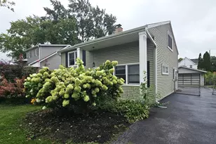 618 W Comstock Ave, Elmhurst, IL 60126 - Photo 2