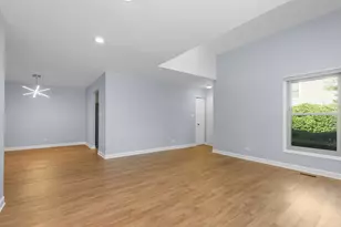 4 S Stonington Dr, Palatine, IL 60074 - Photo 4