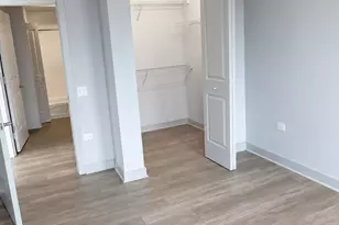 1025 W Addison St, Chicago, IL 60613 - Photo 8