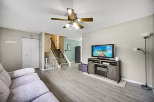 951 Surf Ct, Bartlett, IL 60103 - Photo 4