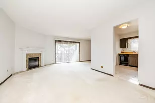 1717 Lakecliffe Dr, Wheaton, IL 60189 - Photo 4