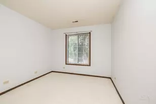 1717 Lakecliffe Dr, Wheaton, IL 60189 - Photo 16