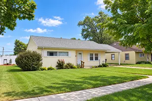 1110 Douglas Dr, Sterling, IL 61081 - Photo 2