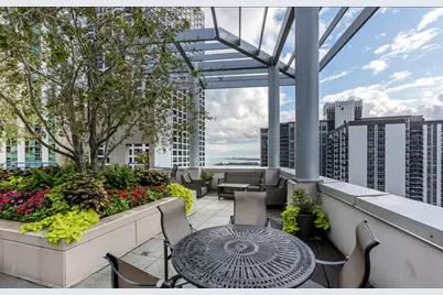201 N Westshore Drive #2006, Chicago, IL 60601 - Photo 12