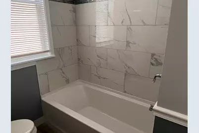 8340 S Paxton Avenue, Chicago, IL 60617 - Photo 8