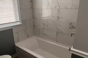 8340 S Paxton Ave, Chicago, IL 60617 - Photo 8