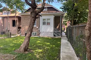 8340 S Paxton Ave, Chicago, IL 60617 - Photo 20