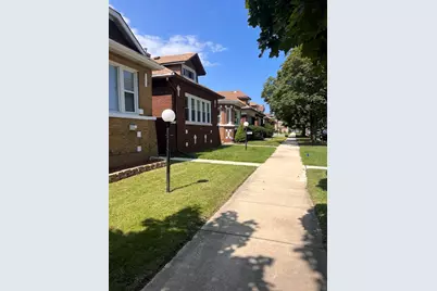 8340 S Paxton Avenue, Chicago, IL 60617 - Photo 2