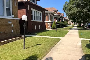 8340 S Paxton Ave, Chicago, IL 60617 - Photo 2